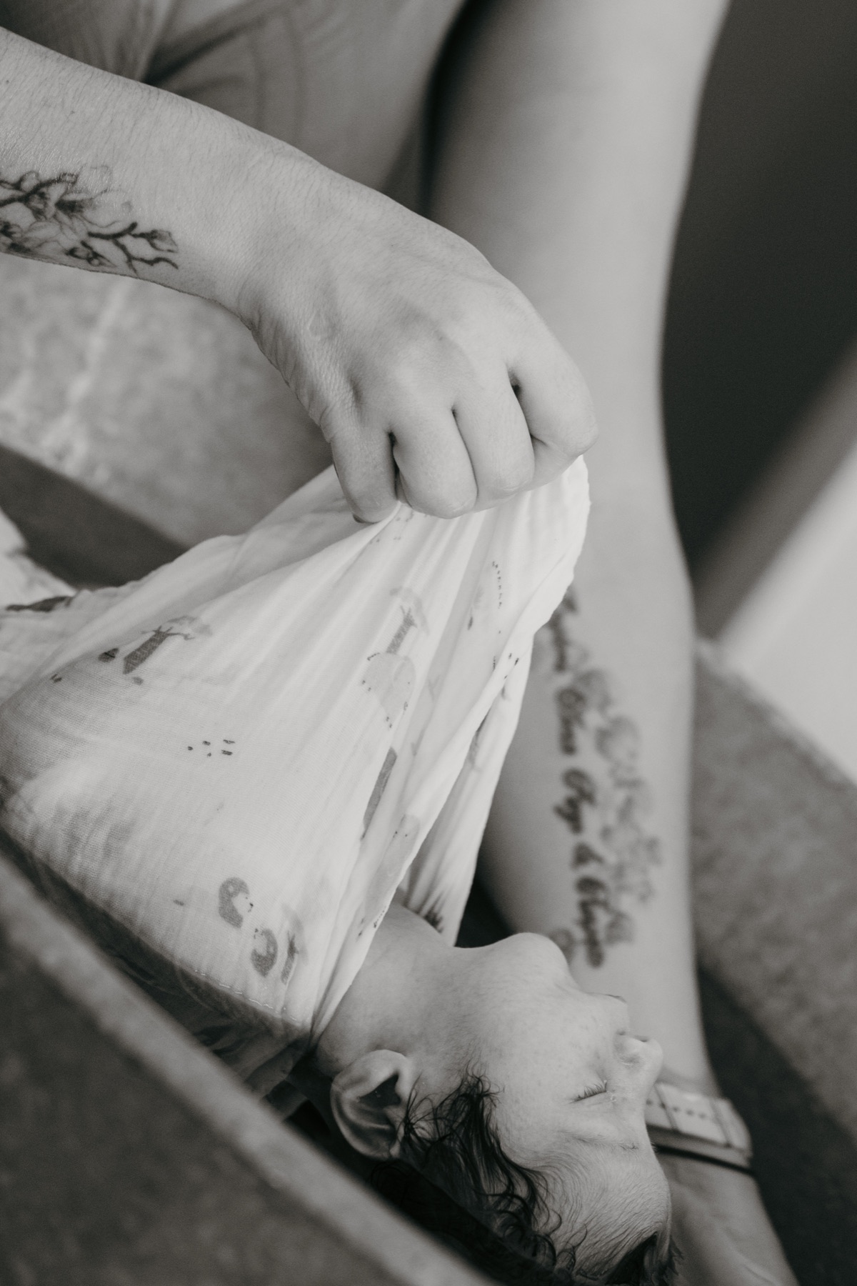 Bain de naissance et gestes tendres