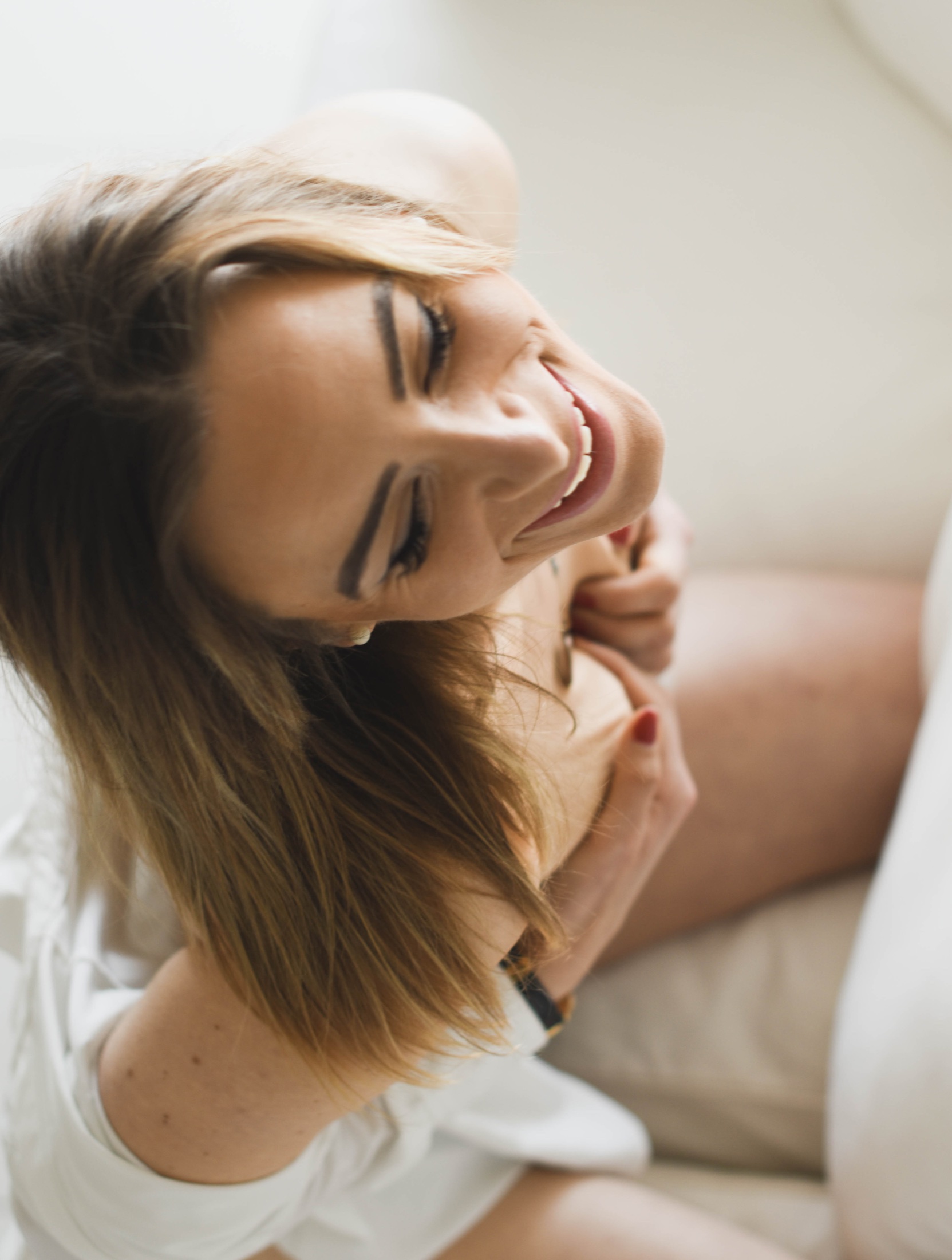 Portrait self-love dans une lumière douce