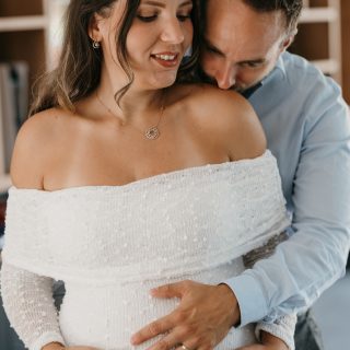 𝐐𝐮𝐞𝐥𝐥𝐞 𝐞𝐬𝐭 𝐥𝐚 𝐦𝐞𝐢𝐥𝐥𝐞𝐮𝐫𝐞 𝐩𝐞́𝐫𝐢𝐨𝐝𝐞 𝐩𝐨𝐮𝐫 𝐫𝐞́𝐚𝐥𝐢𝐬𝐞𝐫 𝐮𝐧𝐞 𝐬𝐞́𝐚𝐧𝐜𝐞 𝐠𝐫𝐨𝐬𝐬𝐞𝐬𝐬𝐞 ? ✨📸

Pour mettre en valeur votre joli ventre rond tout en vous assurant confort et sérénité, la période idéale se situe 𝐞𝐧𝐭𝐫𝐞 𝐥𝐞 𝟕ᵉ 𝐞𝐭 𝐥𝐞 𝟖ᵉ 𝐦𝐨𝐢𝐬 𝐝𝐞 𝐠𝐫𝐨𝐬𝐬𝐞𝐬𝐬𝐞.

�À ce stade, votre silhouette est harmonieuse, votre ventre bien dessiné et vous êtes généralement encore à l’aise pour bouger, poser et profiter pleinement du moment.
Bien sûr, chaque future maman est unique ❤️

𝐏𝐨𝐮𝐫𝐪𝐮𝐨𝐢 𝐟𝐚𝐢𝐫𝐞 𝐮𝐧𝐞 𝐬𝐞́𝐚𝐧𝐜𝐞 𝐠𝐫𝐨𝐬𝐬𝐞𝐬𝐬𝐞 ? 🌸 �
• Pour garder un souvenir authentique de cette étape magique
�• Pour célébrer votre corps et votre maternité�
• Pour partager une expérience unique en couple ou en famille

Envie d’immortaliser votre grossesse ? Je serai ravie de créer avec vous des images douces, naturelles et pleines d’émotion ✨💛

📅 𝐑𝐞́𝐬𝐞𝐫𝐯𝐞𝐳 𝐯𝐨𝐭𝐞 𝐜𝐫𝐞́𝐧𝐞𝐚𝐮 𝐝𝐞̀𝐬 𝐦𝐚𝐢𝐧𝐭𝐞𝐧𝐚𝐧𝐭
.
📍𝐃𝐚𝐧𝐬 𝐥𝐞 𝐆𝐚𝐫𝐝, 𝐥’𝐇𝐞́𝐫𝐚𝐮𝐥𝐭 & 𝐩𝐚𝐫𝐭𝐨𝐮𝐭 𝐚𝐢𝐥𝐥𝐞𝐮𝐫𝐬
📩 𝐜𝐢𝐧𝐝𝐲𝐟𝐥𝐩.𝐩𝐡𝐨𝐭𝐨𝐠𝐫𝐚𝐩𝐡𝐢𝐞@𝐠𝐦𝐚𝐢𝐥.𝐜𝐨𝐦
.
.
.�#shootingphoto #photographe #photographegard #gard #herault #photospot #noel #noel2025 #photonoel