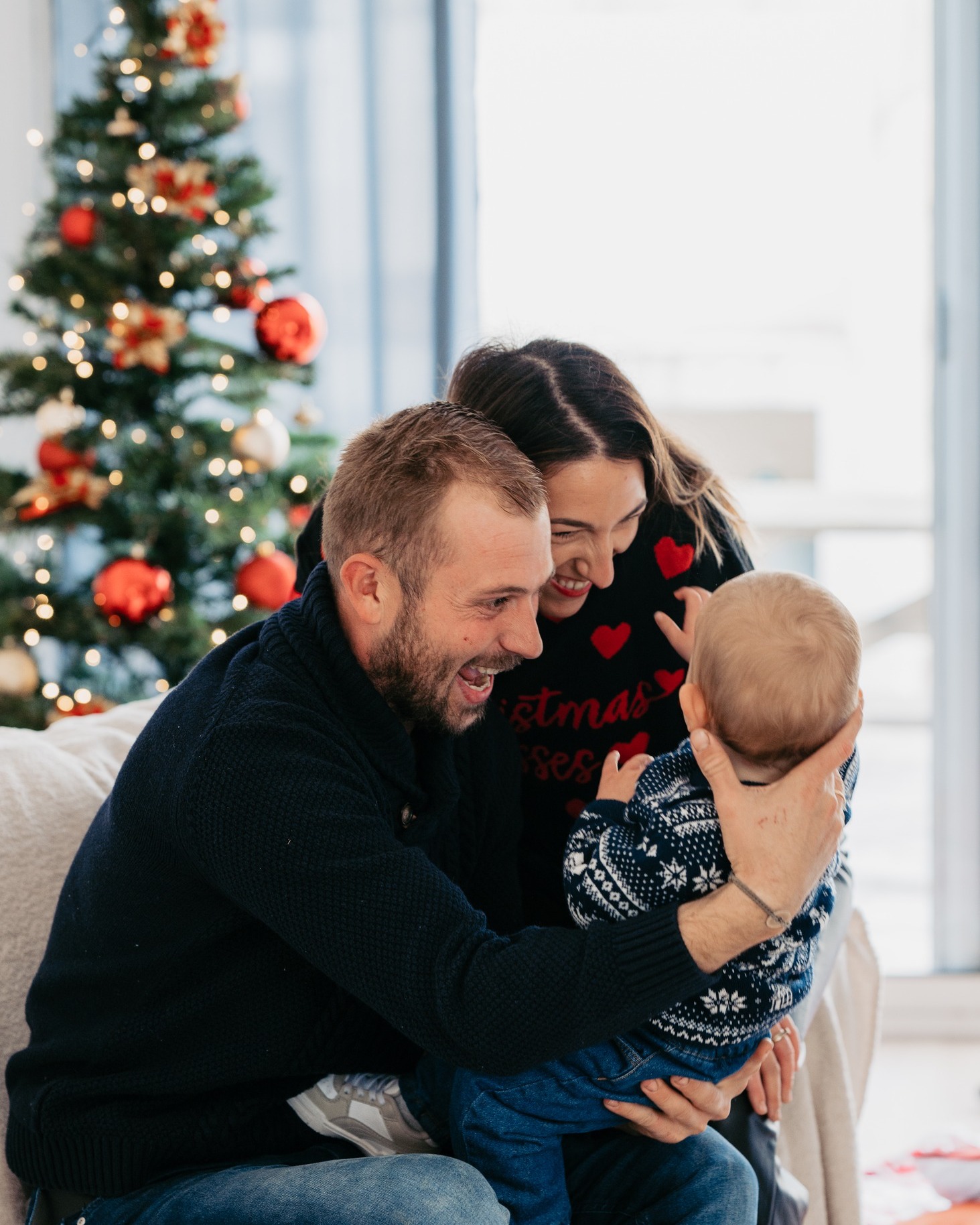 🎄✨ 𝐋𝐚 𝐩𝐞́𝐫𝐢𝐨𝐝𝐞 𝐝𝐞 𝐍𝐨𝐞𝐥 𝐞𝐬𝐭 𝐨𝐟𝐟𝐢𝐜𝐢𝐞𝐥𝐥𝐞𝐦𝐞𝐧𝐭 𝐨𝐮𝐯𝐞𝐫𝐭𝐞 📸✨

Noël approche… et c’est le moment parfait pour capturer la magie en famille, en couple, entre amis ou même avec vos petits bouts ! 📸❤️

Profitez de vos décos de Noel pour réaliser des photos en famille que vous offrirez à vos proches sur le sapin ! 

👉 𝐒𝐞́𝐚𝐧𝐜𝐞 𝐟𝐚𝐦𝐢𝐥𝐥𝐞� :

✨ 𝟒𝟓𝐦𝐢𝐧 / 𝟏𝐡 de séance cocooning à la maison 
✨𝟏𝟓 𝐩𝐡𝐨𝐭𝐨𝐬 aux choix en HD dans une galerie photo privé
✨ 𝟏 𝐩𝐡𝐨𝐭𝐨 𝐠𝐫𝐚𝐧𝐝 𝐟𝐨𝐫𝐦𝐚𝐭 (𝐨𝐟𝐟𝐞𝐫𝐭𝐞) 
✨ 𝟏𝟓𝟎€ 

📅 𝐏𝐥𝐚𝐜𝐞𝐬 𝐥𝐢𝐦𝐢𝐭𝐞́𝐞𝐬 – Réservez vite votre créneau !�
💌 Infos & réservations en message privé.
.
Faites de cette fin d’année un moment inoubliable… ✨📷
.
.
📍Dans le Gard, l’Hérault & partout ailleurs
📩 cindyflp.photographie@gmail.com
.
.
.�#shootingphoto #photographe #photographegard #gard #herault #photospot #noel #noel2025 #photonoel