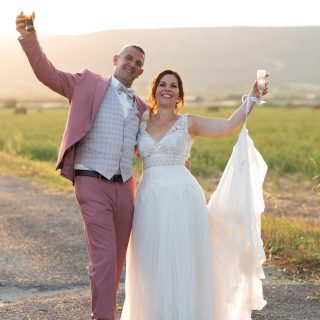 𝐀𝐮𝐝𝐫𝐞𝐲 & 𝐍𝐢𝐜𝐨𝐥𝐚𝐬 💍
Ils se sont dit « oui » cet été, entourés de leurs proches. Un moment unique et inoubliable que j’ai eu la chance d’immortaliser, afin qu’il reste gravé pour toujours ✨
𝐕𝐨𝐮𝐬 𝐚𝐮𝐬𝐬𝐢, 𝐫𝐞́𝐬𝐞𝐫𝐯𝐞𝐳 𝐝𝐞̀𝐬 𝐦𝐚𝐢𝐧𝐭𝐞𝐧𝐚𝐧𝐭 votre reportage de mariage et conservez ces précieux souvenirs pour l’éternité.
📅 Contactez-moi — 𝐋𝐞𝐬 𝐝𝐚𝐭𝐞𝐬 𝐬𝐨𝐧𝐭 𝐥𝐢𝐦𝐢𝐭𝐞́𝐞𝐬 !
📩Cindyflp.photographie@gmail.com
.
.
.
#mariage2026 #ReportageMariage #PhotographeMariage #photographenimes