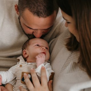 𝐒𝐞́𝐚𝐧𝐜𝐞 𝐧𝐚𝐢𝐬𝐬𝐚𝐧𝐜𝐞… 👶💛

Les premiers jours avec votre bébé passent tellement vite ! La séance photo naissance est le moment idéal pour 𝐜𝐚𝐩𝐭𝐮𝐫𝐞𝐫 𝐜𝐞𝐬 𝐢𝐧𝐬𝐭𝐚𝐧𝐭𝐬 𝐮𝐧𝐢𝐪𝐮𝐞𝐬 : les câlins, les regards complices et la douceur des premiers instants.

📸 Des souvenirs authentiques et naturels que vous chérirez toute votre vie. 
📍 À domicile dans une ambiance douce et bienveillante.

💌 𝐑𝐞́𝐬𝐞𝐫𝐯𝐞𝐳 𝐯𝐨𝐭𝐫𝐞 𝐬𝐞́𝐚𝐧𝐜𝐞 𝐝𝐞̀𝐬 𝐦𝐚𝐢𝐧𝐭𝐞𝐧𝐚𝐧𝐭 𝐞𝐭 𝐠𝐚𝐫𝐝𝐞𝐳 𝐜𝐞𝐬 𝐬𝐨𝐮𝐯𝐞𝐧𝐢𝐫𝐬 𝐩𝐨𝐮𝐫 𝐭𝐨𝐮𝐣𝐨𝐮𝐫𝐬 ! 
.
.
#photographenaissance #photographebebe #souvenirsdefamille #photographenimes #nimes